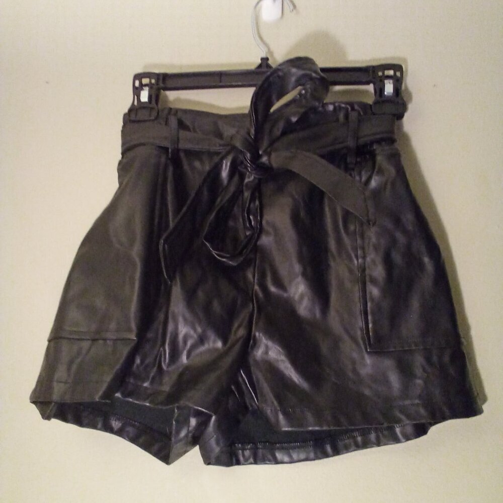 Windsor Shorts Women S Faux Leather Belt Pockets Elastic Black - Picture 2 of 14